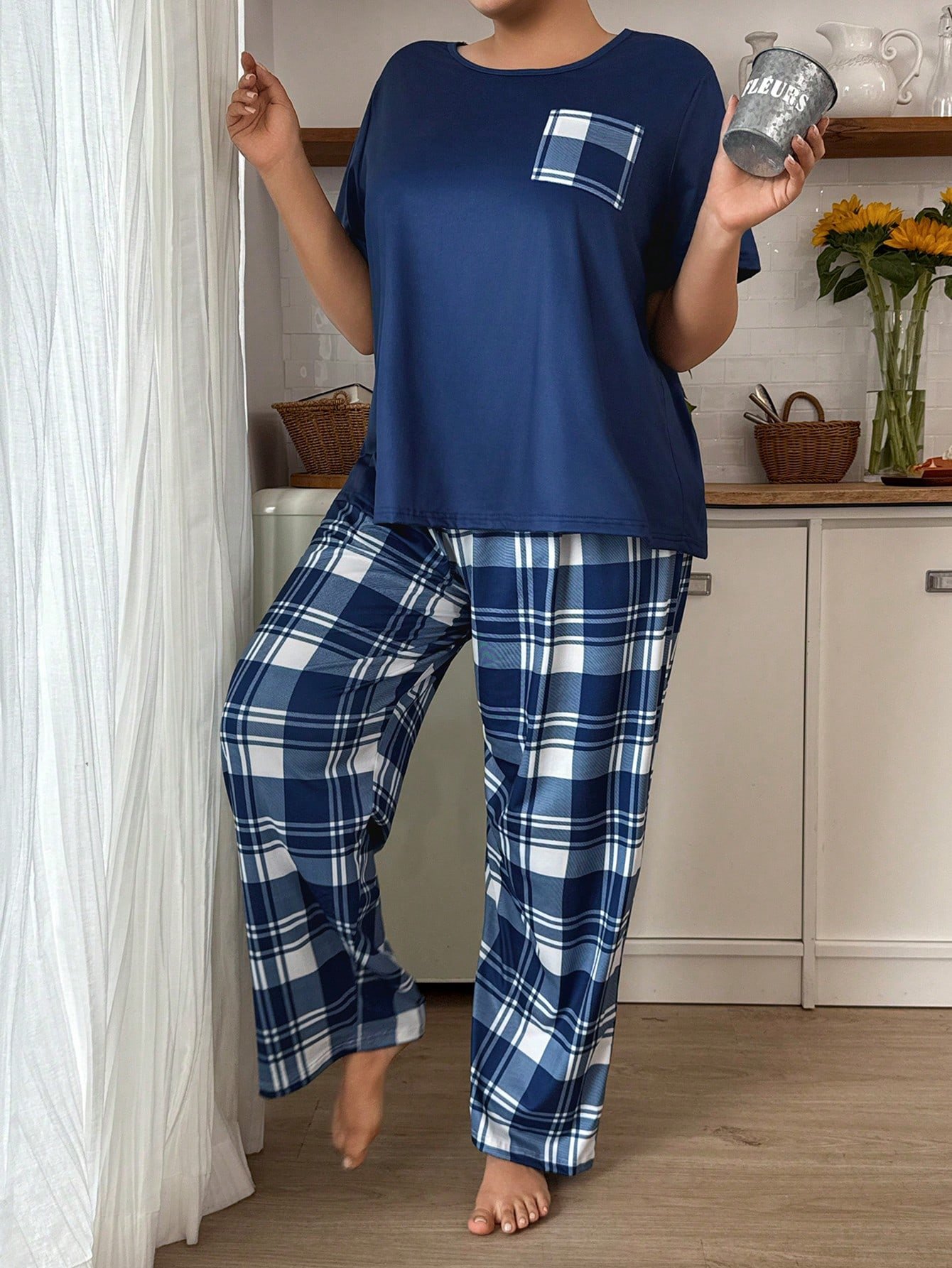 1748224200f26e2f6f881344d3c4d7fae790b699c2.jpg SHEIN Plus Size Women Casual Plaid Pattern Print Top & Pants Pajama Set, Outfits - Image 1