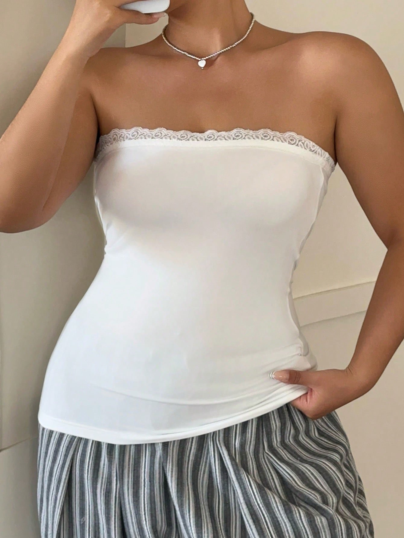 1768817244defb388354a28964ef312f6c2ca5b843.jpg Dazy Plus Contrast Lace Tight Bandeau Camisole, White, Versatile Undershirt/Sleepwear Top Pajamas - Image 1