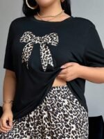 SHEIN Fashionable Leopard Print Bow Decor Round Neck Short Sleeve Casual Loose Fit Sleepwear Top, Plus Size - Image 4